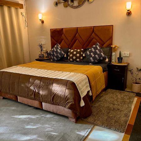 Atharva'S Homestay By Goaround Homes - Nehru Enclave Metro, South Delhi New Delhi Eksteriør bilde