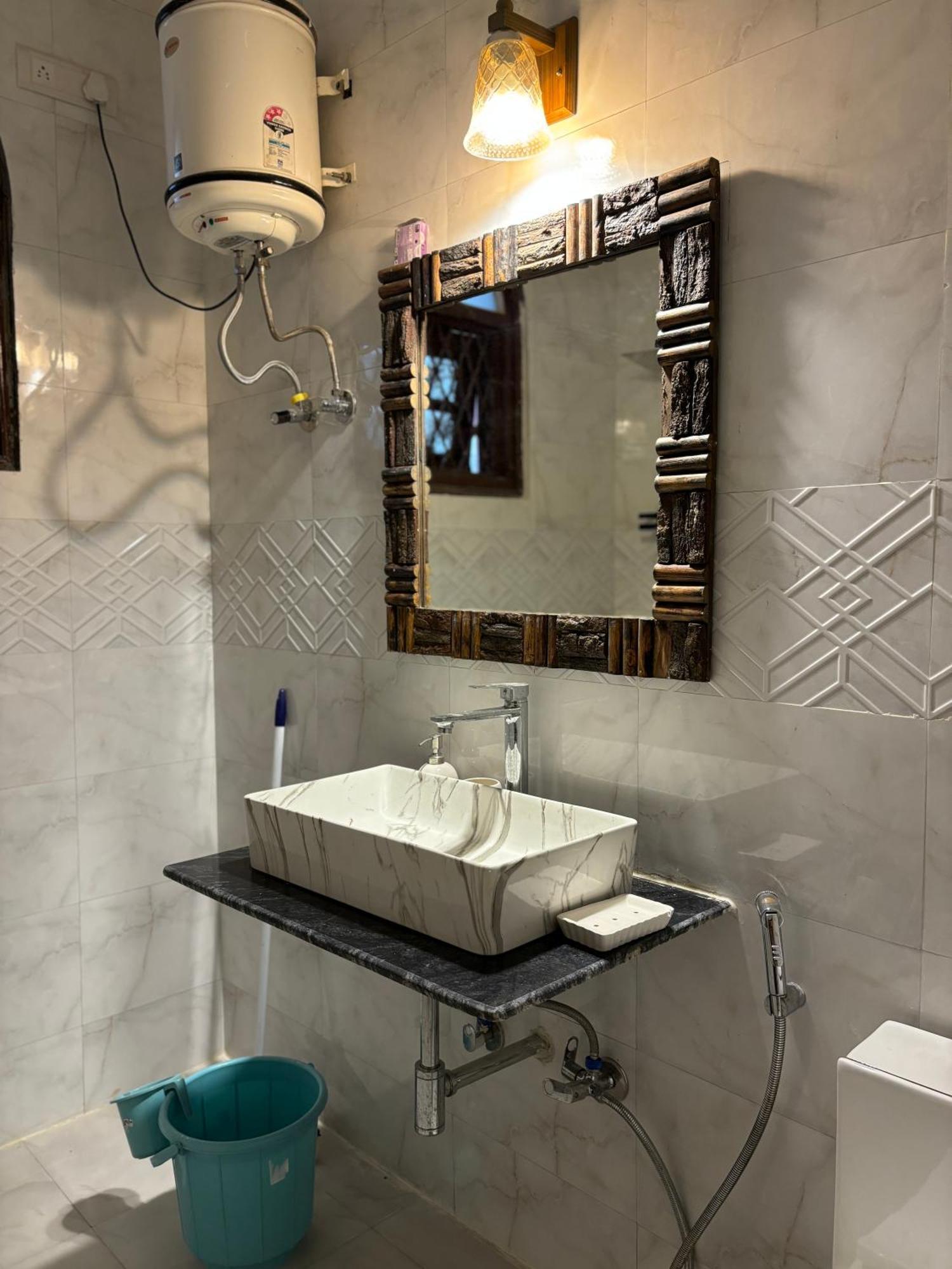 Atharva'S Homestay By Goaround Homes - Nehru Enclave Metro, South Delhi New Delhi Eksteriør bilde