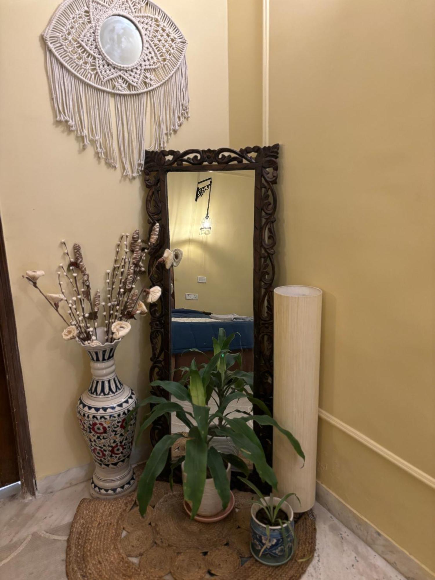 Atharva'S Homestay By Goaround Homes - Nehru Enclave Metro, South Delhi New Delhi Eksteriør bilde