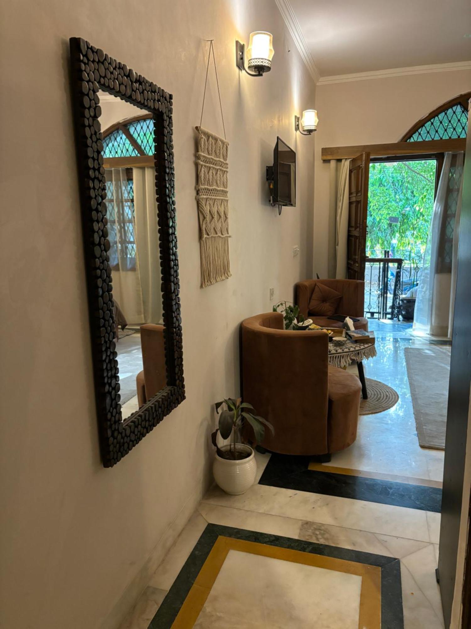 Atharva'S Homestay By Goaround Homes - Nehru Enclave Metro, South Delhi New Delhi Eksteriør bilde