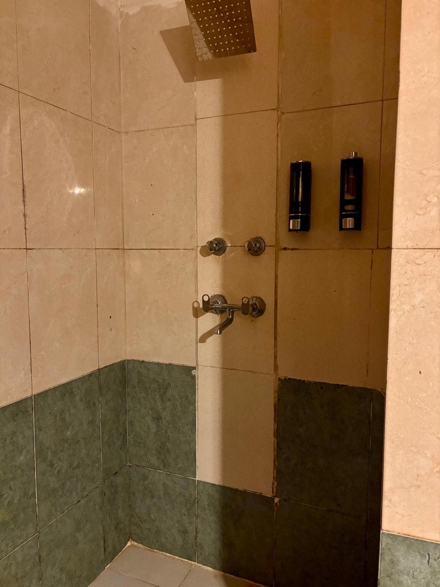 Atharva'S Homestay By Goaround Homes - Nehru Enclave Metro, South Delhi New Delhi Eksteriør bilde